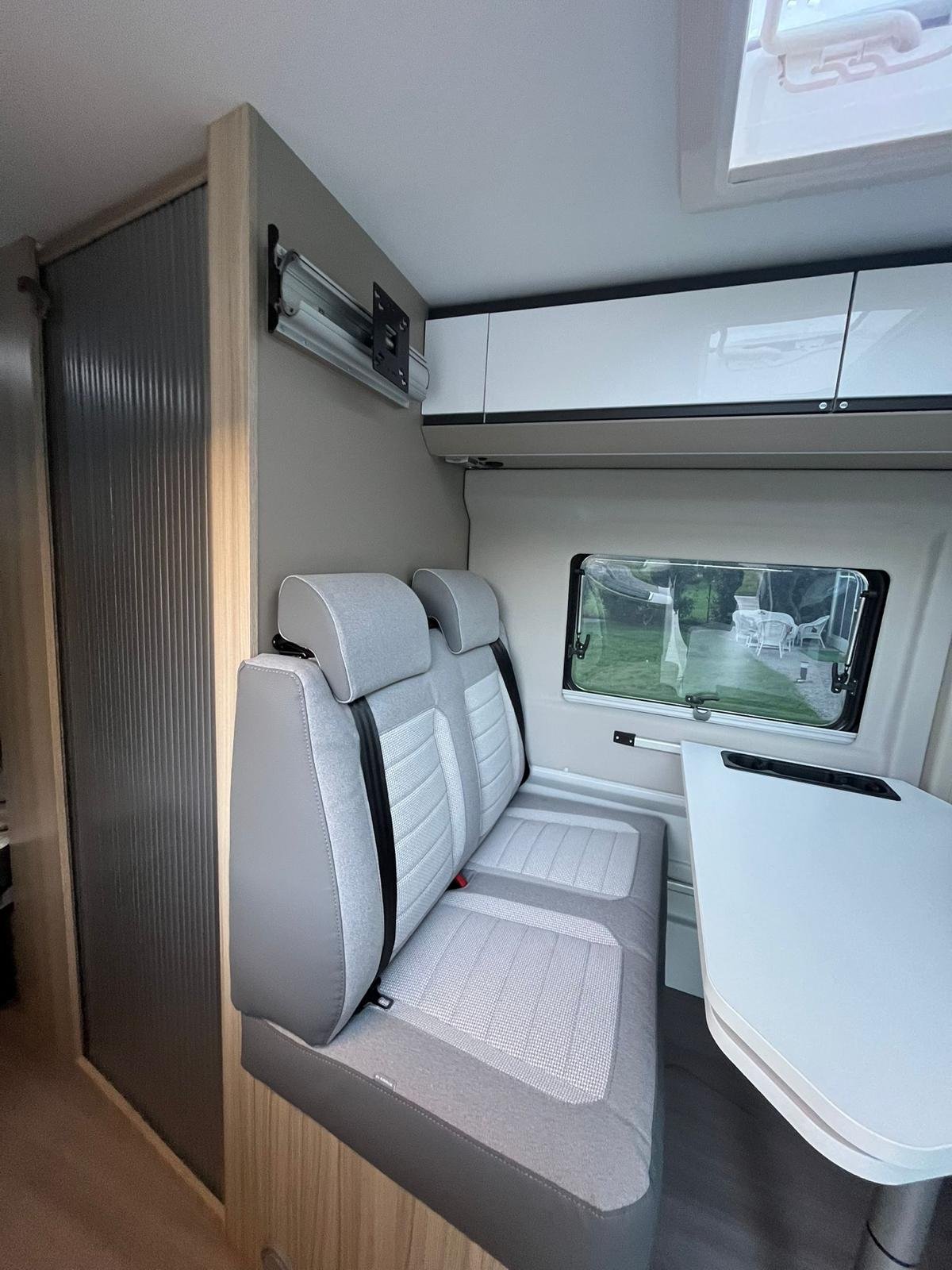 Interior de autocaravana
