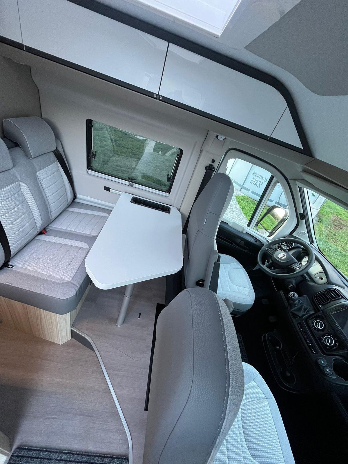 Interior de autocaravana